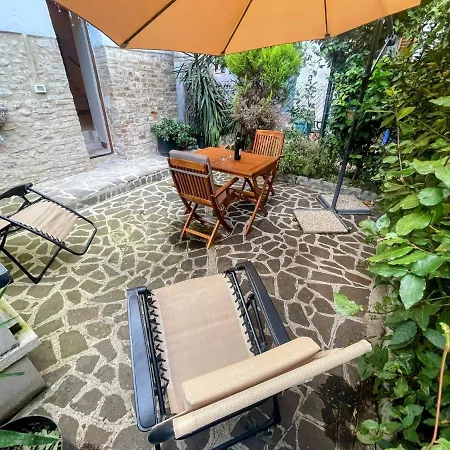 Centrally Located A1 - Sleeps 6 - Terrace - Bbq - Car Not Needed Wifi Апартаменты