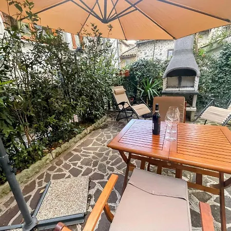 Centrally Located A1 - Sleeps 6 - Terrace - Bbq - Car Not Needed Wifi Апартаменты