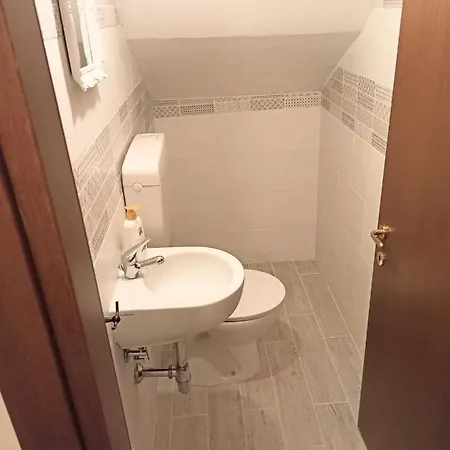 Centrally Located A1 - Sleeps 6 - Terrace - Bbq - Car Not Needed Wifi