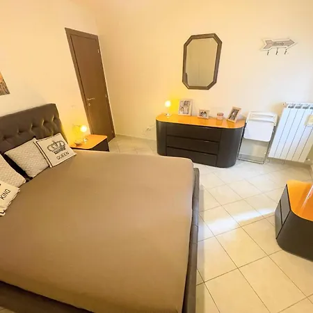 Centrally Located A1 - Sleeps 6 - Terrace - Bbq - Car Not Needed Wifi Lägenhet *