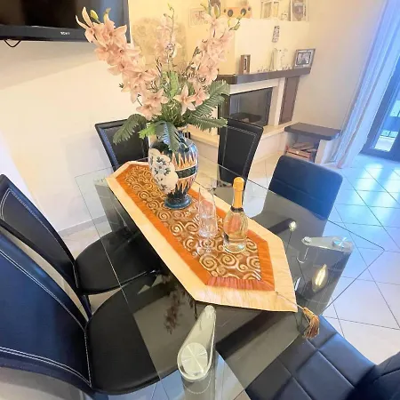 Centrally Located A1 - Sleeps 6 - Terrace - Bbq - Car Not Needed Wifi *