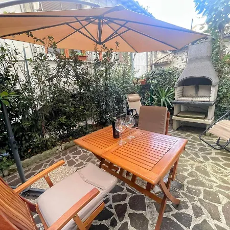 Centrally Located A1 - Sleeps 6 - Terrace - Bbq - Car Not Needed Wifi Lägenhet *