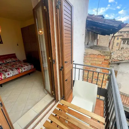 Апартаменты Centrally Located A1 - Sleeps 6 - Terrace - Bbq - Car Not Needed Wifi *