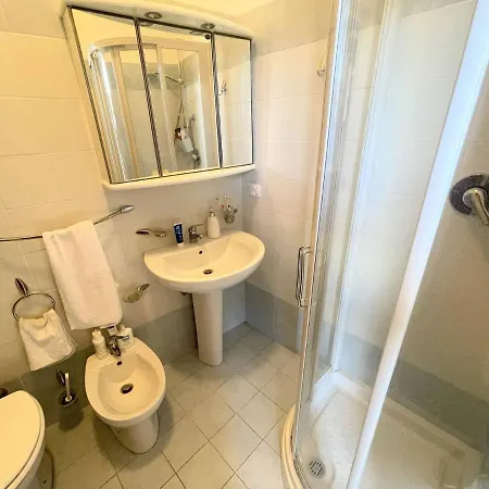 Centrally Located A1 - Sleeps 6 - Terrace - Bbq - Car Not Needed Wifi