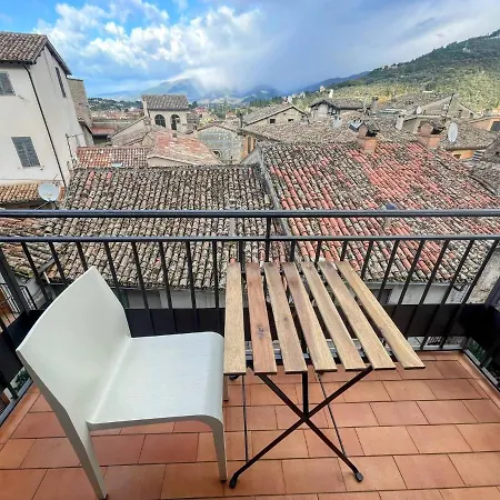 Centrally Located A1 - Sleeps 6 - Terrace - Bbq - Car Not Needed Wifi Lägenhet Spoleto