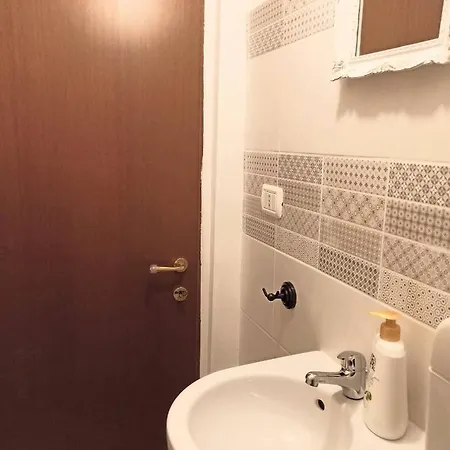 Centrally Located A1 - Sleeps 6 - Terrace - Bbq - Car Not Needed Wifi *