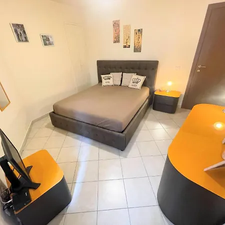 Centrally Located A1 - Sleeps 6 - Terrace - Bbq - Car Not Needed Wifi