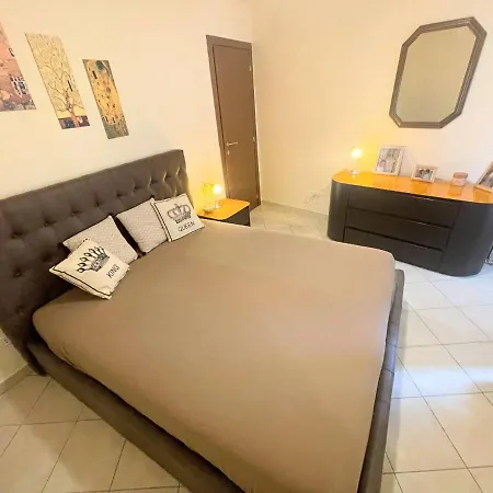 Centrally Located A1 - Sleeps 6 - Terrace - Bbq - Car Not Needed Wifi Апартаменты *