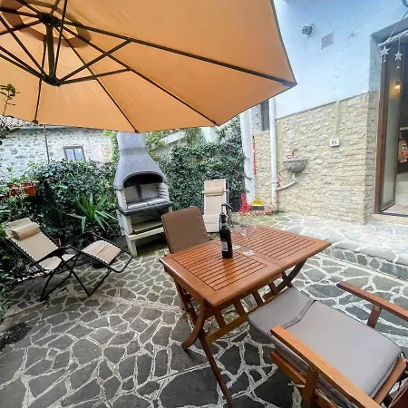 Апартаменты Centrally Located A1 - Sleeps 6 - Terrace - Bbq - Car Not Needed Wifi
