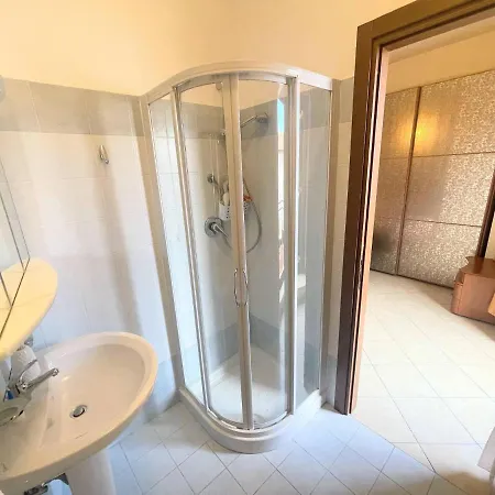 Centrally Located A1 - Sleeps 6 - Terrace - Bbq - Car Not Needed Wifi *