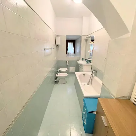Centrally Located A1 - Sleeps 6 - Terrace - Bbq - Car Not Needed Wifi Апартаменты Сполето