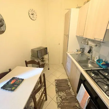 Centrally Located A1 - Sleeps 6 - Terrace - Bbq - Car Not Needed Wifi Lägenhet